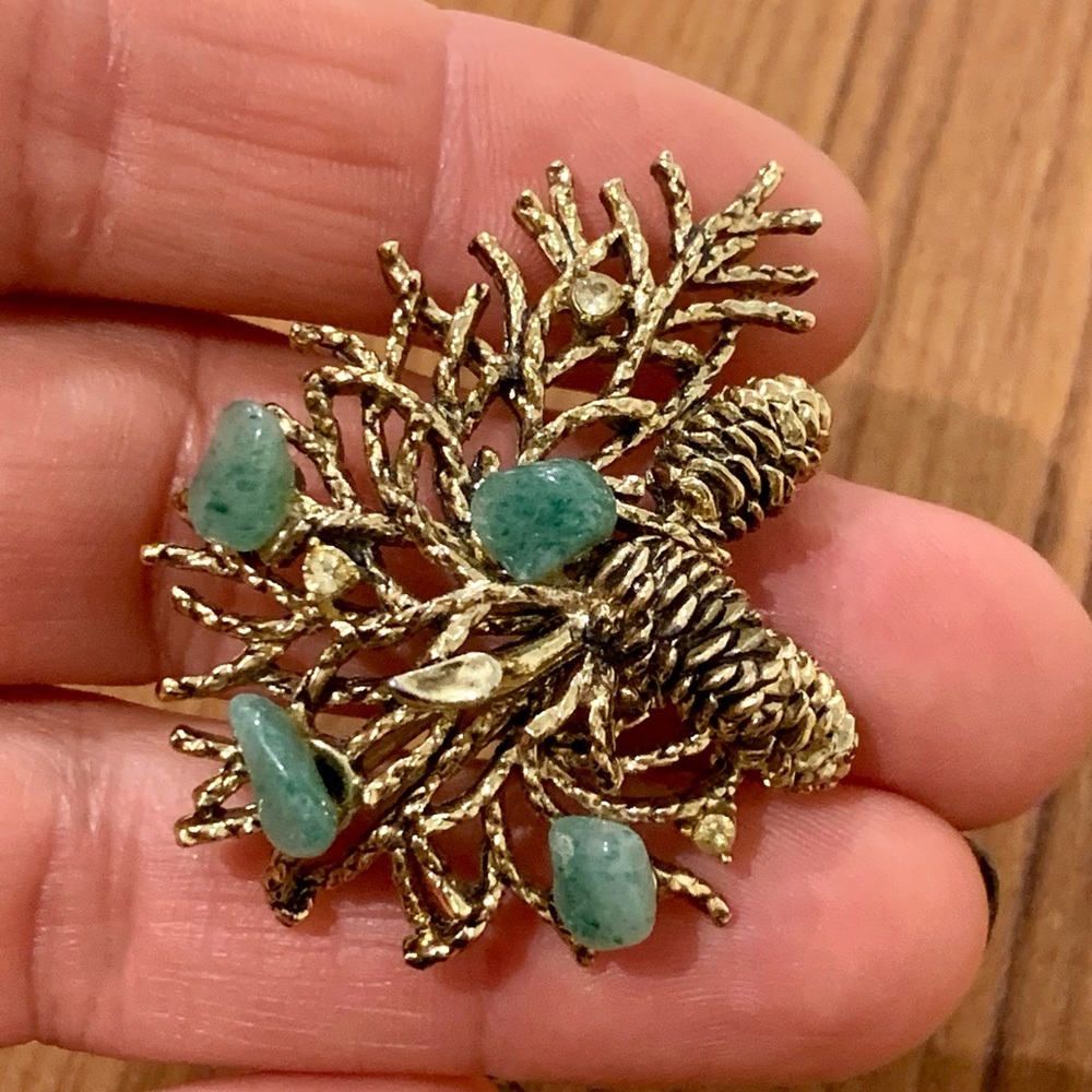Vintage Pine Cones Rhinestones Cabochon Green Jade Stones  Brooch Pin ‘80s Retro
